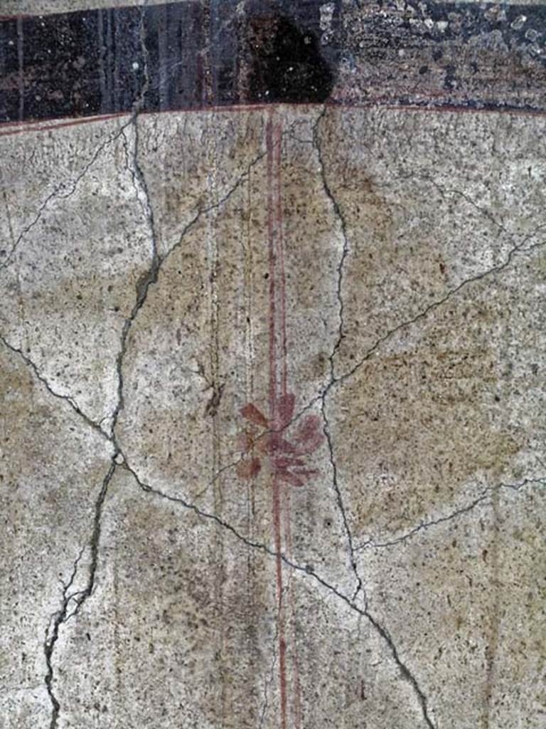 VI.13/11, Herculaneum. May 2004. Corridor between tablinum and oecus. Detail from west wall.
Photo courtesy of Nicolas Monteix.